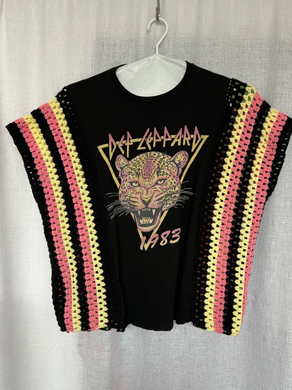 Def Leppard T-shirt Upcycle Crochet Sides Sweater Top Black Pink Yellow M 1983